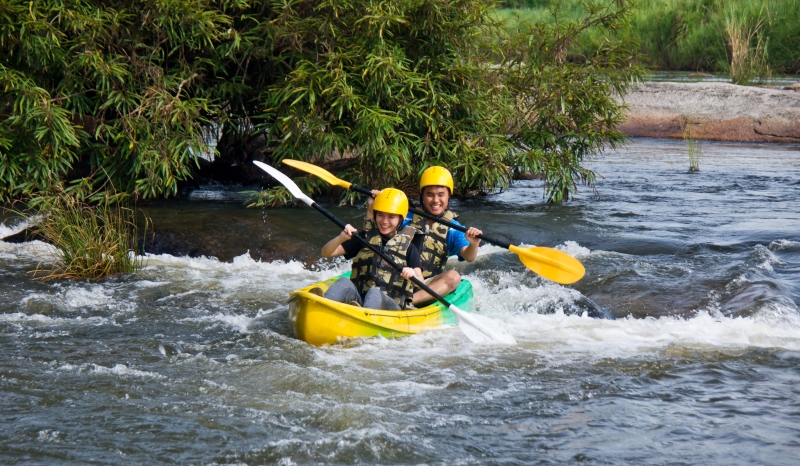 couple kayaking_New_Love_Times