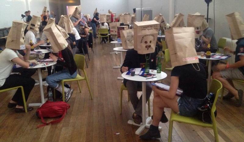 the speed dating event with participants wearing paper bags on their heads, organized by loveflutter