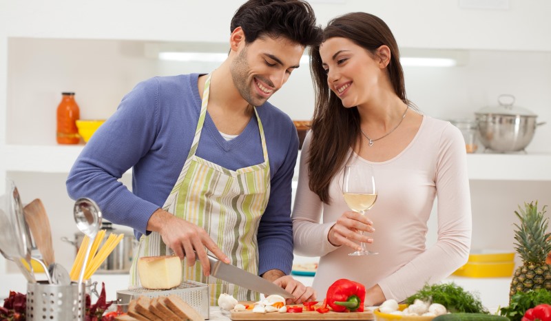 man cooking for a woman_New_Love_Times