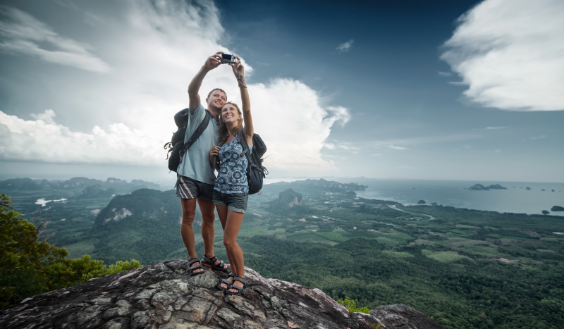 couple taking a selfie (4)