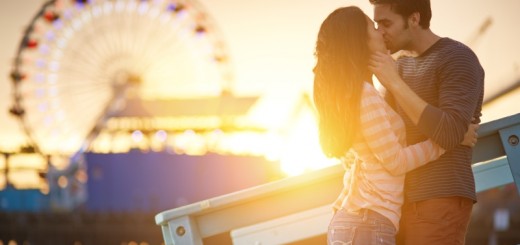 couple kissing at a carnival