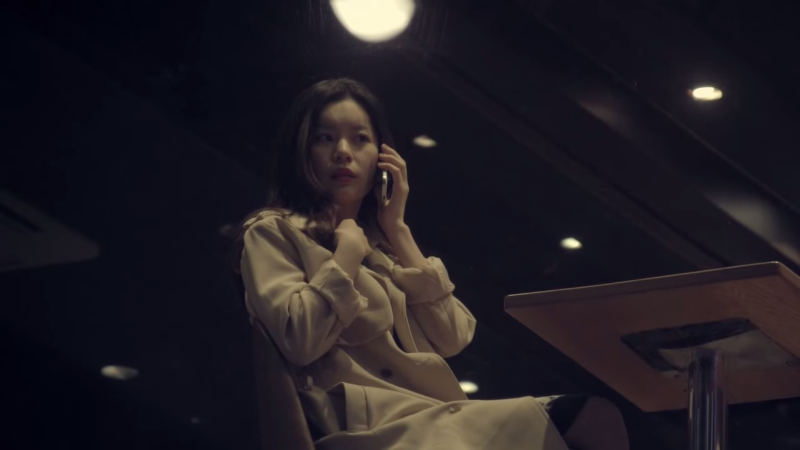 soojung getting a call from her boyfriend telling her to look out the window