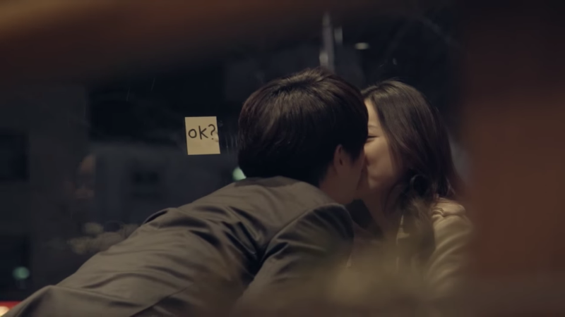 the couple kissing after soojung said yes