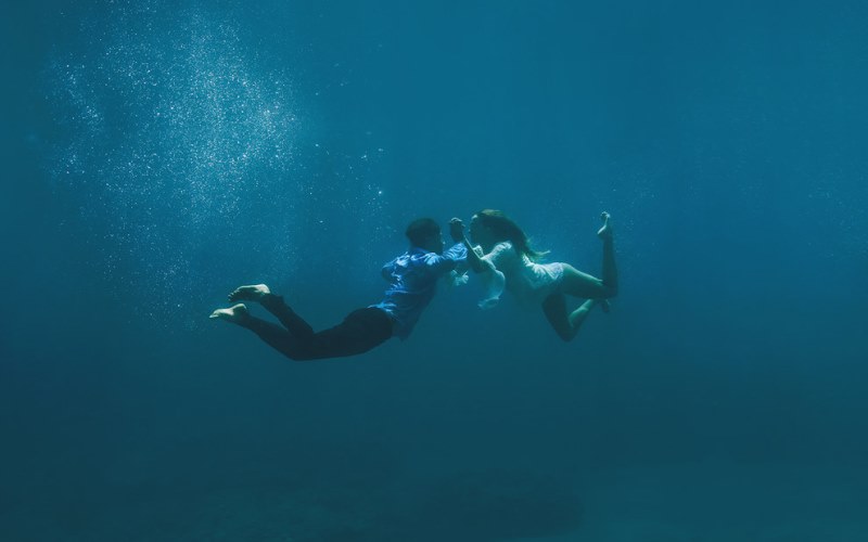 underwater wedding portrait