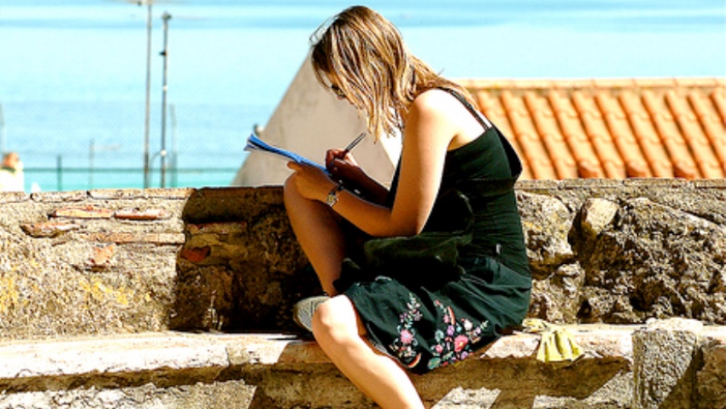 girl writing a letter