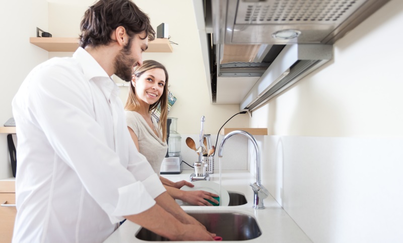 man-helping-with-the-dishes_New_Love_Times