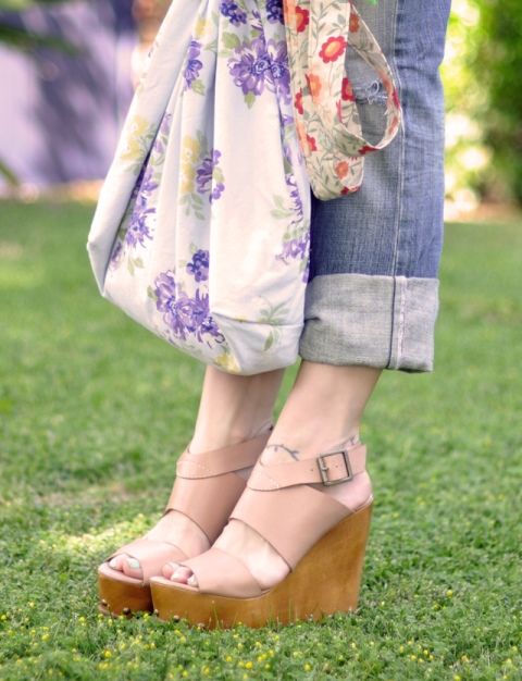 woman wearing wedges