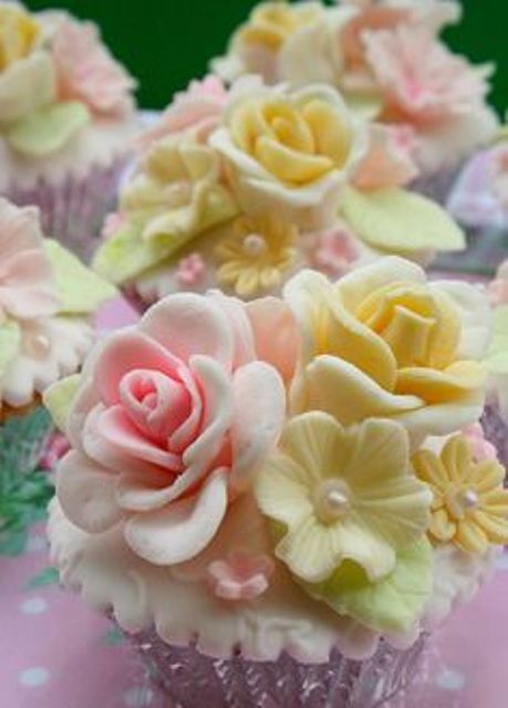 wedding cupcake with flowers