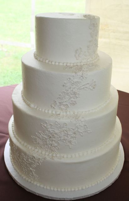 piped wedding cake