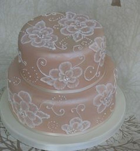 brush embroidery wedding cake