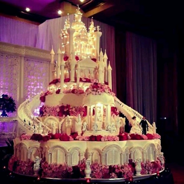 giant wedding cake