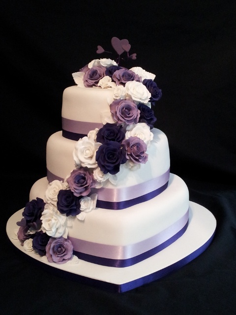 shape shifter wedding cake