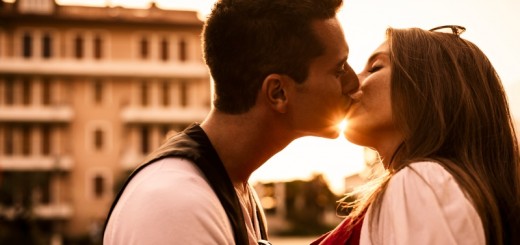 couple kissing_New_Love_Times