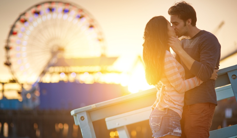 couple kissing at a carnival