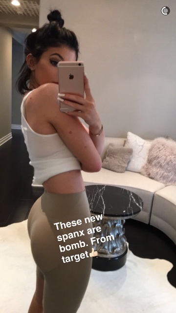 Kylie Jenner_snapchat_spanx