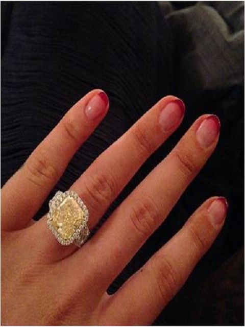  Iggy Azalea engagement ring