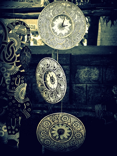 beautiful-handicrafted-clock-new-love-times