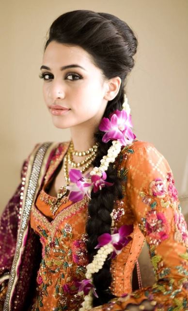 15 Indian Wedding Hairstyles For A Traditional Look 15 Indian Wedding Hairstyles For A Traditional Look