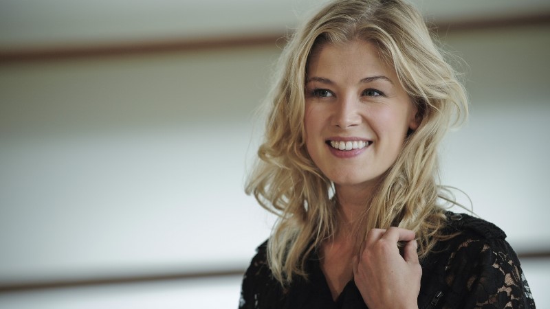 rosamund pike_New_Love_Times