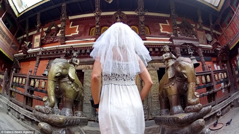 pavlina in front of the golden temple, nepal_New_Love_Times