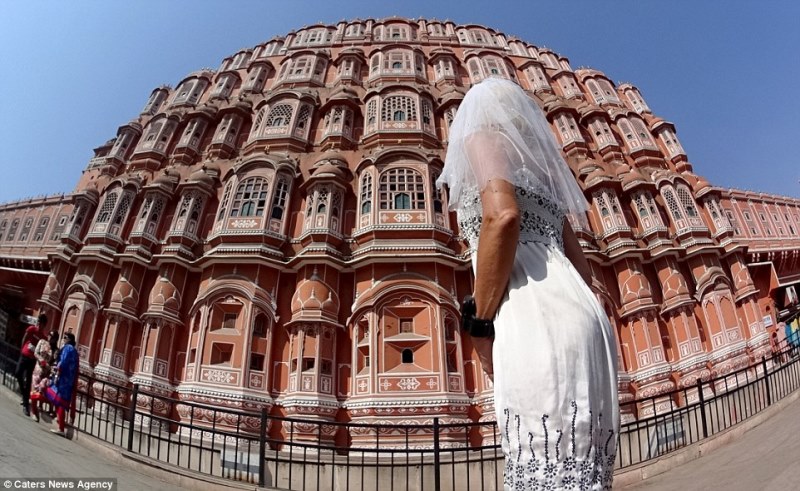 pavlina in front of the hawa mahal, jaipur, india_New_Love_Times