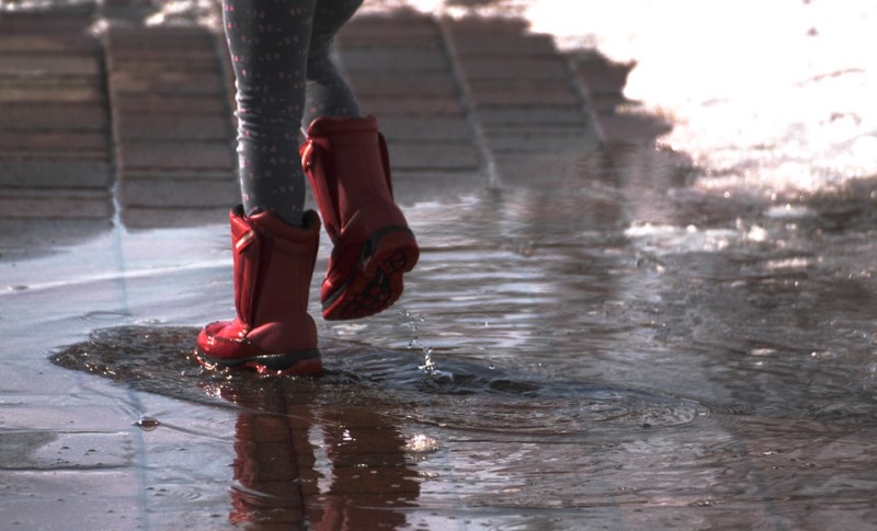 woman playing in the rain_New_Love_Times