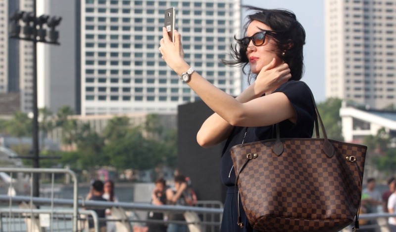 woman taking a selfie_New_Love_Times