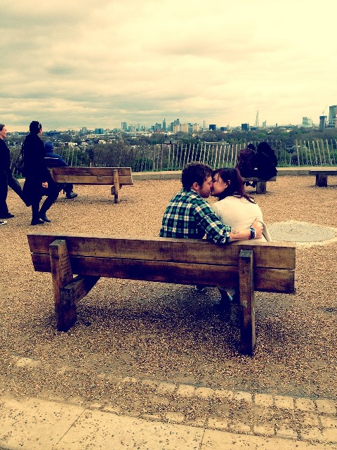 couple kissing_New_Love_Times