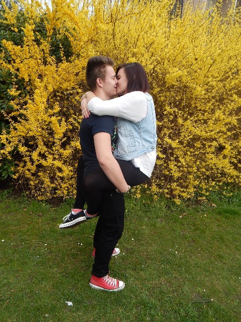 couple kissing_New_Love_Times