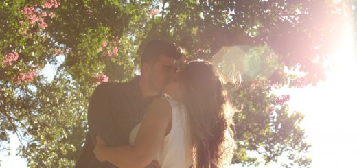 couple kissing_New_Love_Times