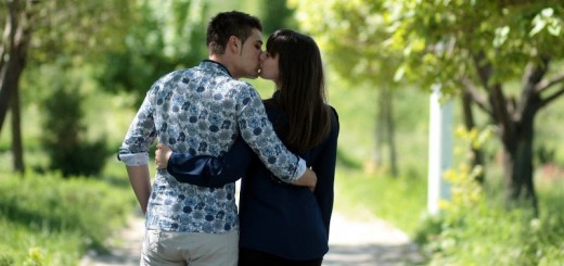 couple kissing_New_Love_Times