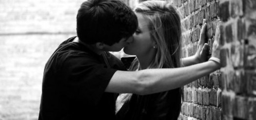 couple kissing_New_Love_Times