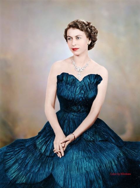 queen elizabeth fashion_New_Love_Times