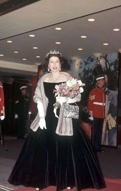 queen elizabeth fashion_New_Love_Times