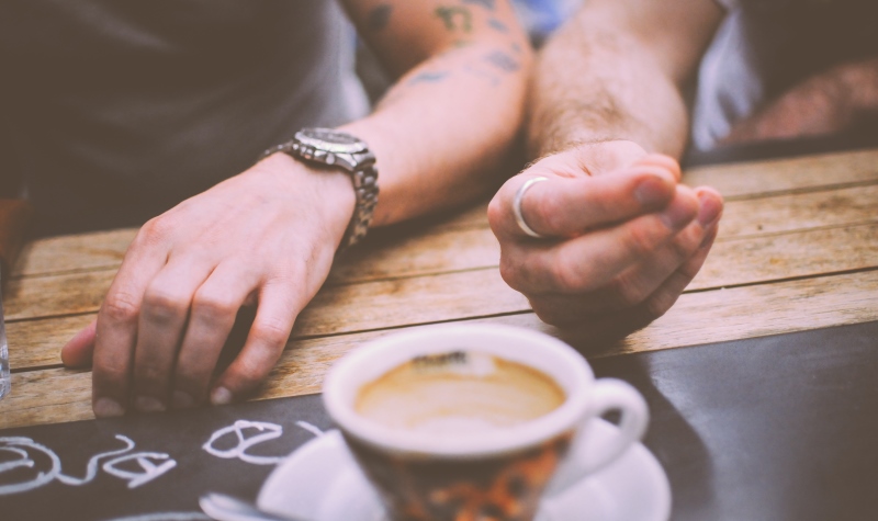 couple at a cafe_New_Love_Times