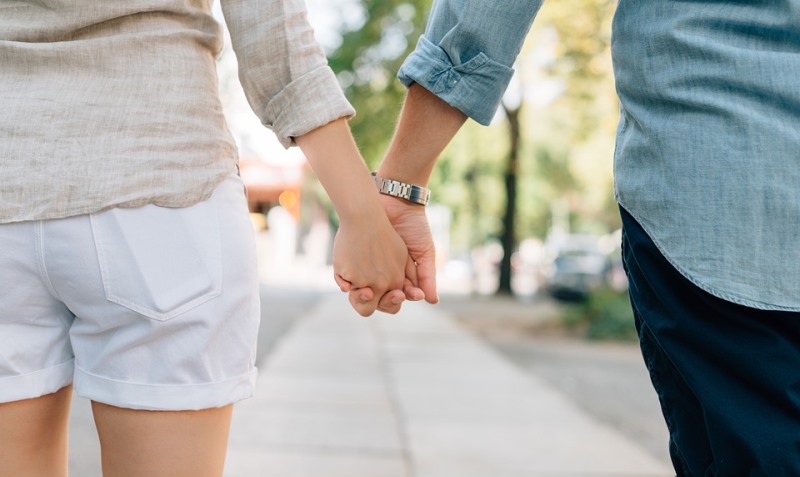 couple holding hands_New_Love_Times