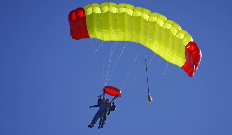 couple paragliding_New_Love_Times