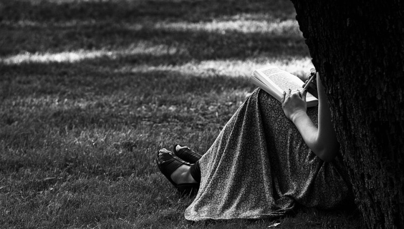 woman reading_New_Love_Times