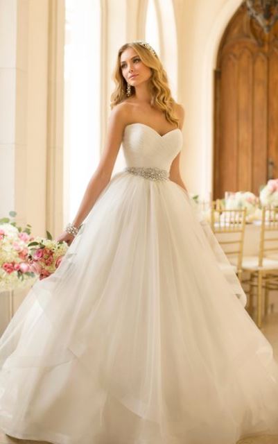 wedding dress shopping_New_Love_Times