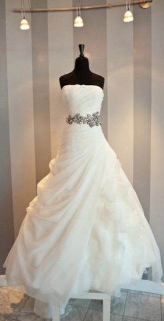 wedding dress shopping_New_Love_Times