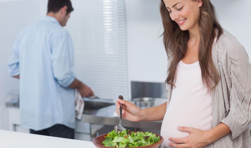 pregnant woman eating_new_love_times