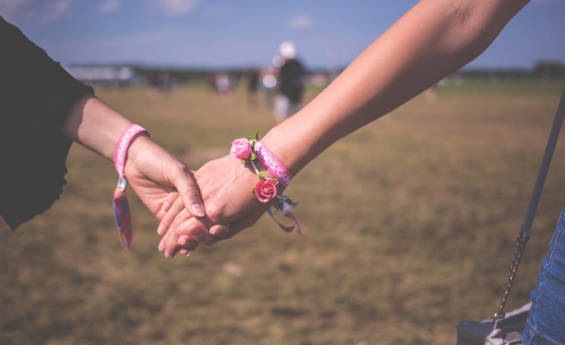 couple holding hands_new_love_times